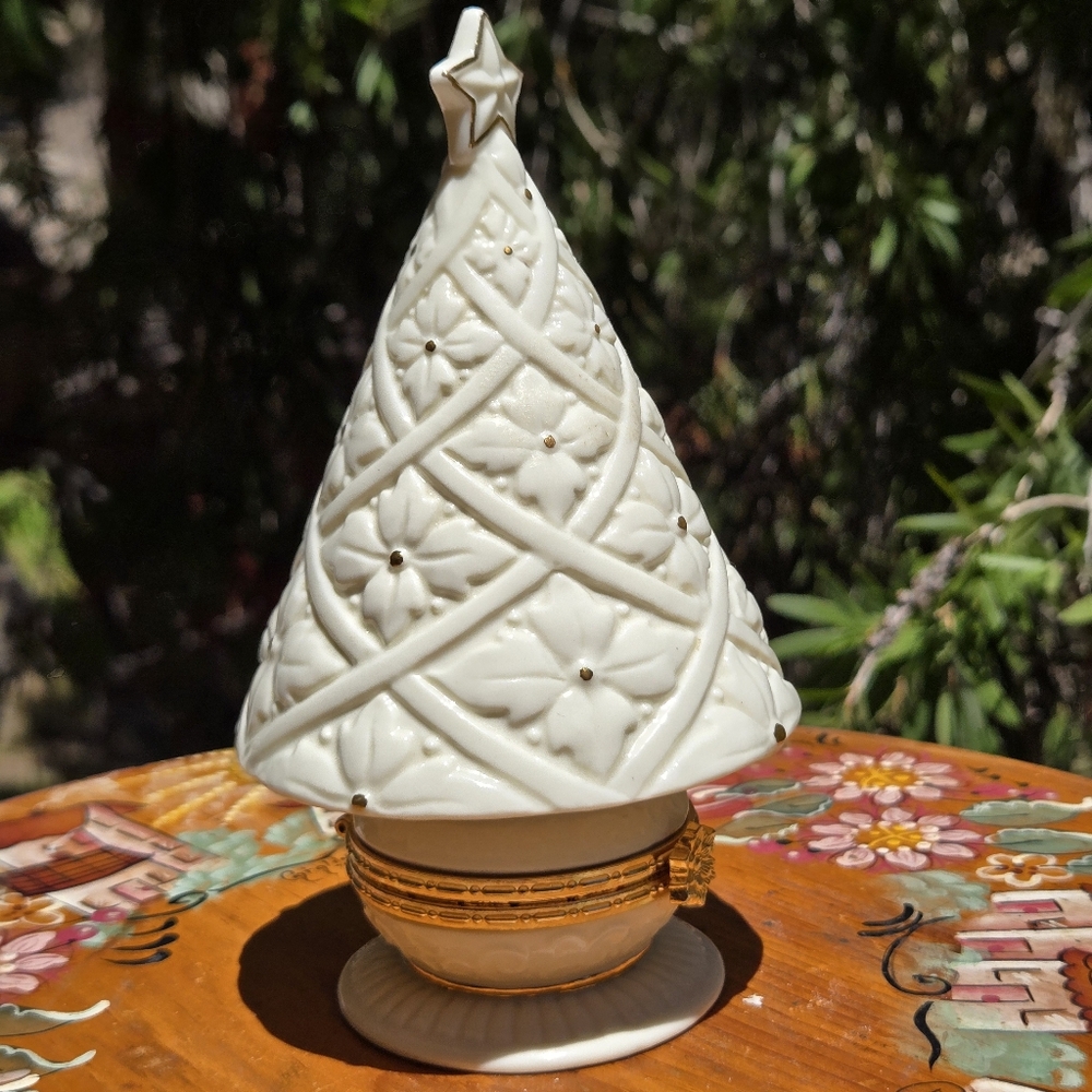 Vtg Ceramic Christmas Tree‎ Hinged Trinket Box White Gold Stars Holiday Decor